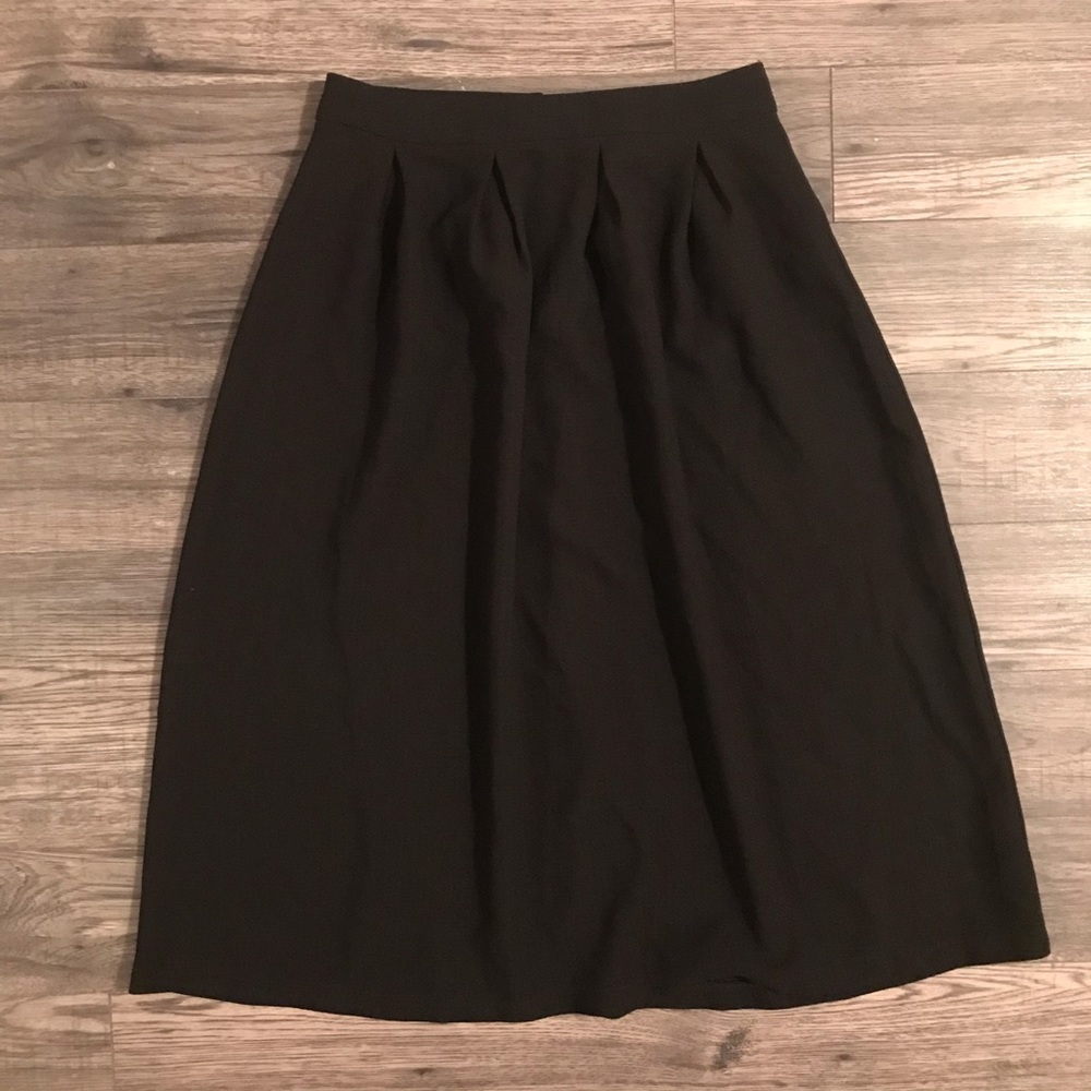 EUC Forever 21 Box Pleat Skirt